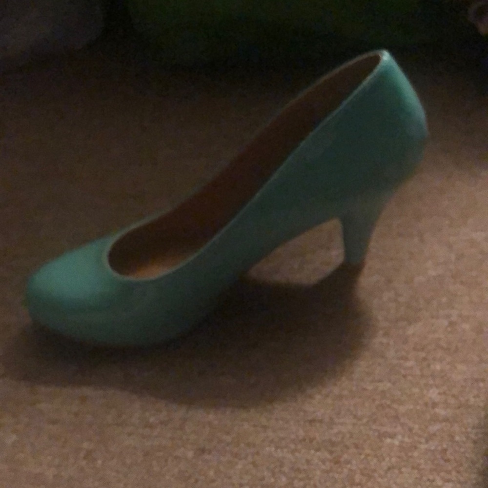 Mint Heels - Picture 2 of 3